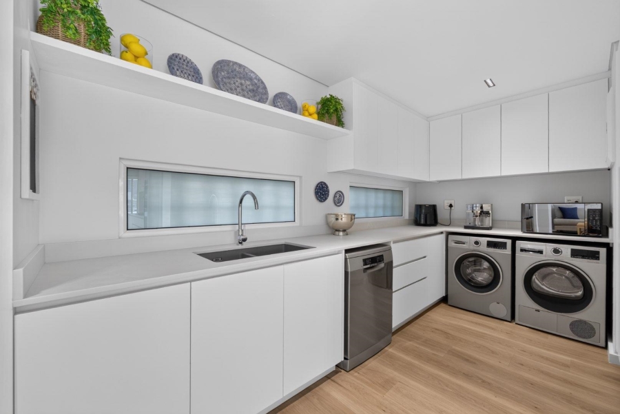 2 Bedroom Property for Sale in Sea Point Western Cape